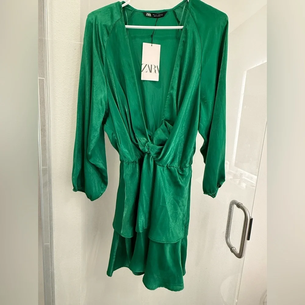 Elegant Green ZARA Women's Dress NWT - Picture 3 of 5